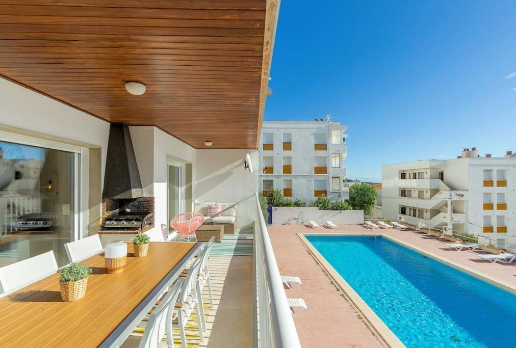 V019 - Las Rocas Apartment Roses